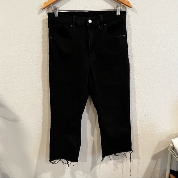 Levi’s size 30 black raw hem cropped jeans soft stretchy - Picture 1 of 10